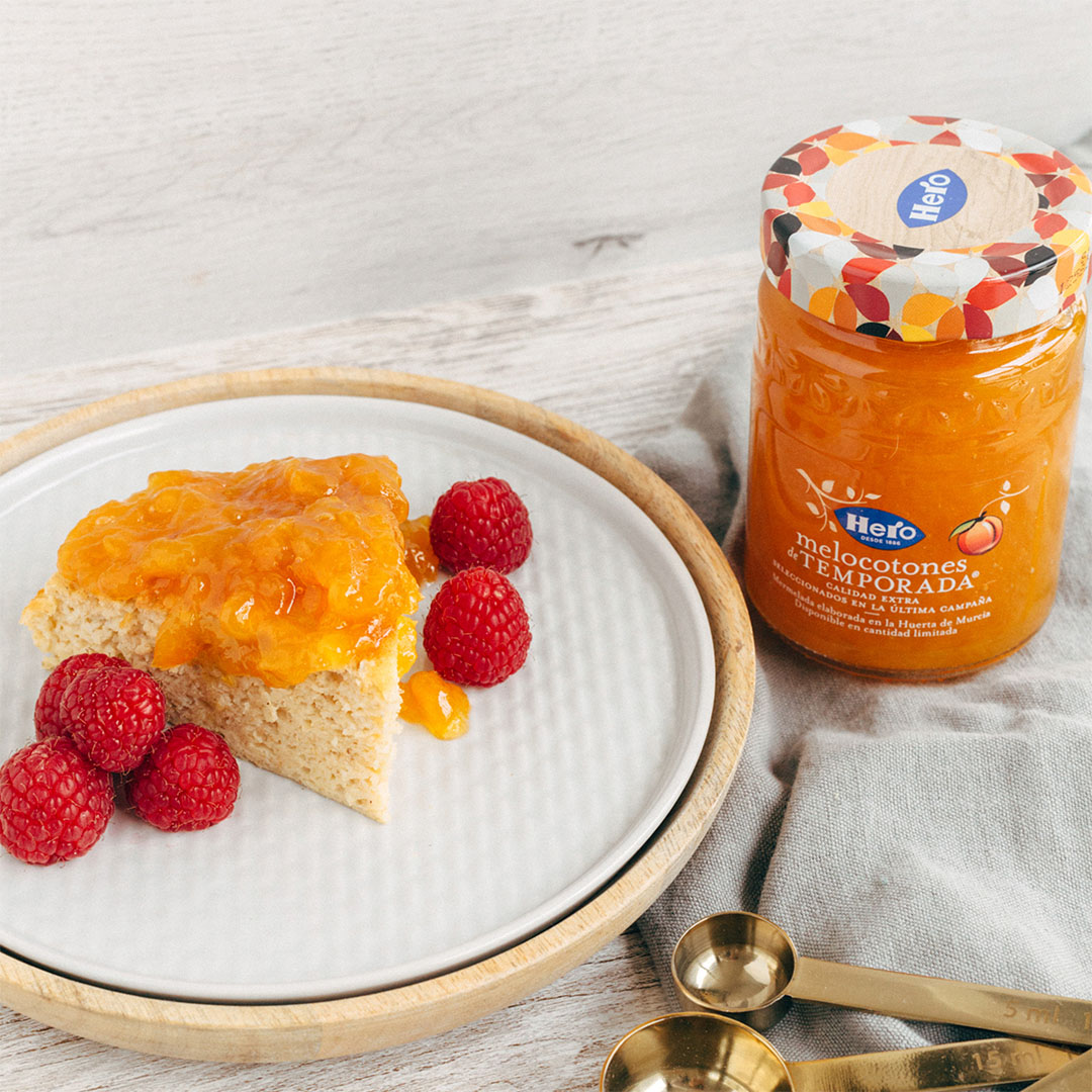 Bizcocho húmedo de yogur griego con Mermelada de Temporada de Melocotones
