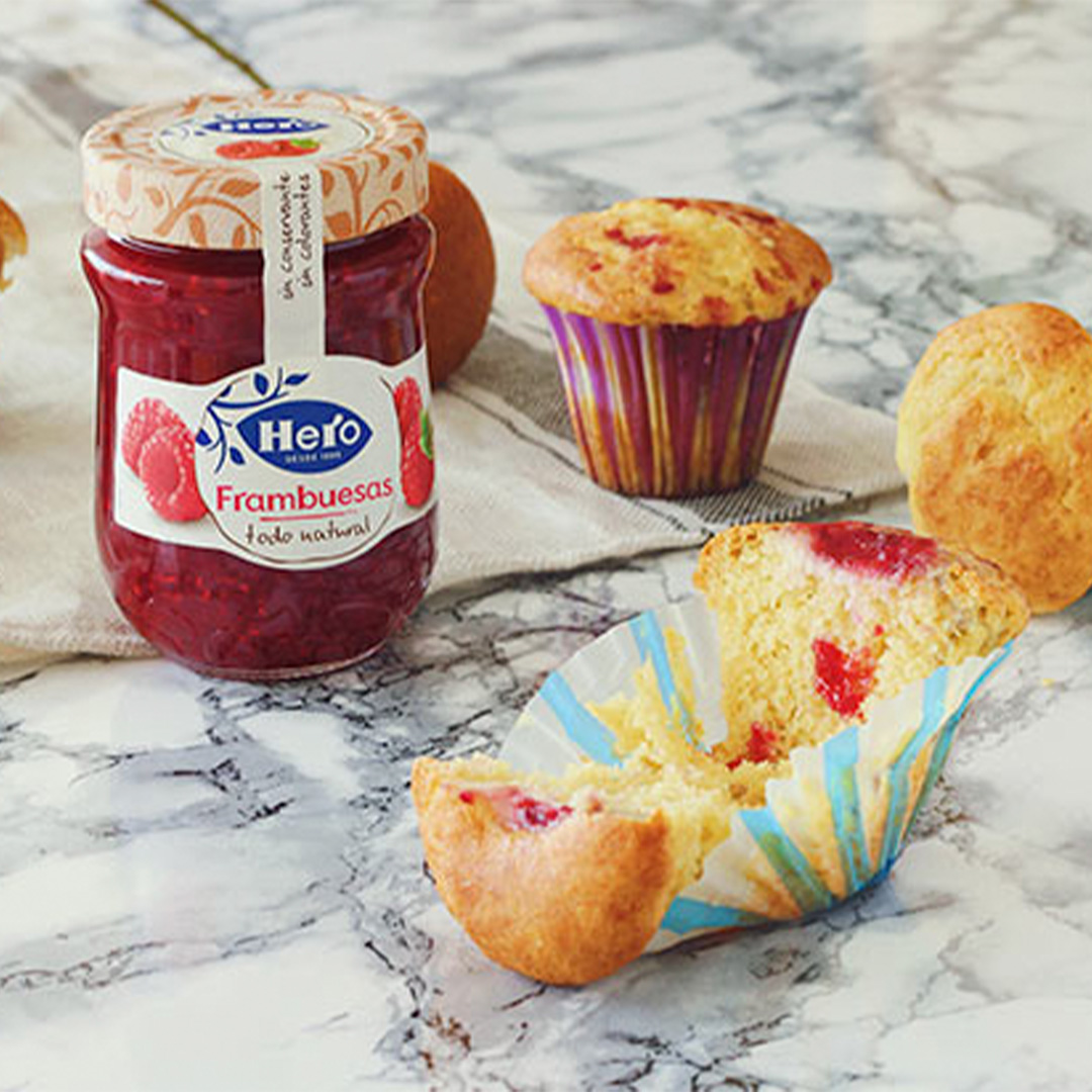 Muffins de cheesecake y confitura de frambuesa