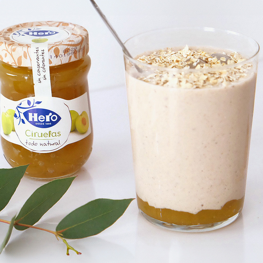 Smoothie de plátano y avena con confitura extra de ciruelas